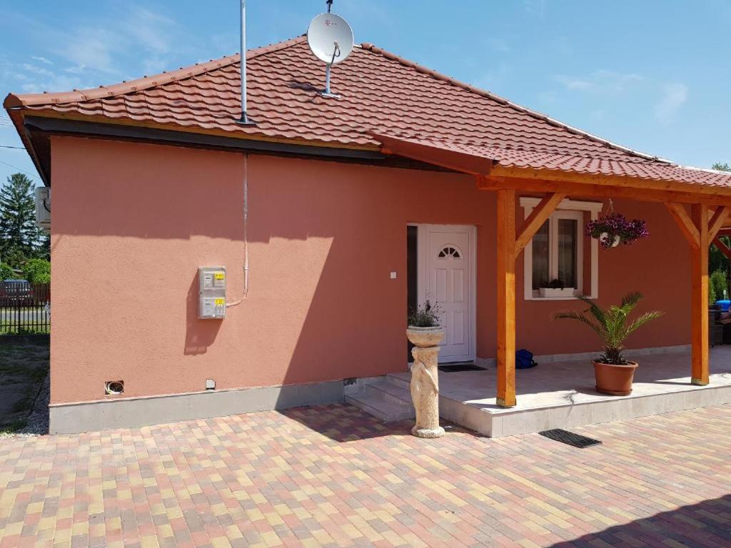 Villa Rajmund Vendeghaz Balatonkeresztúr Esterno foto