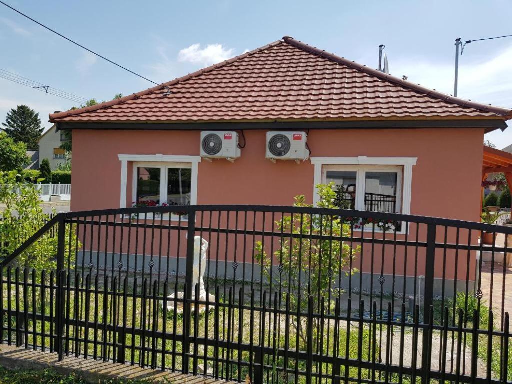 Villa Rajmund Vendeghaz Balatonkeresztúr Esterno foto